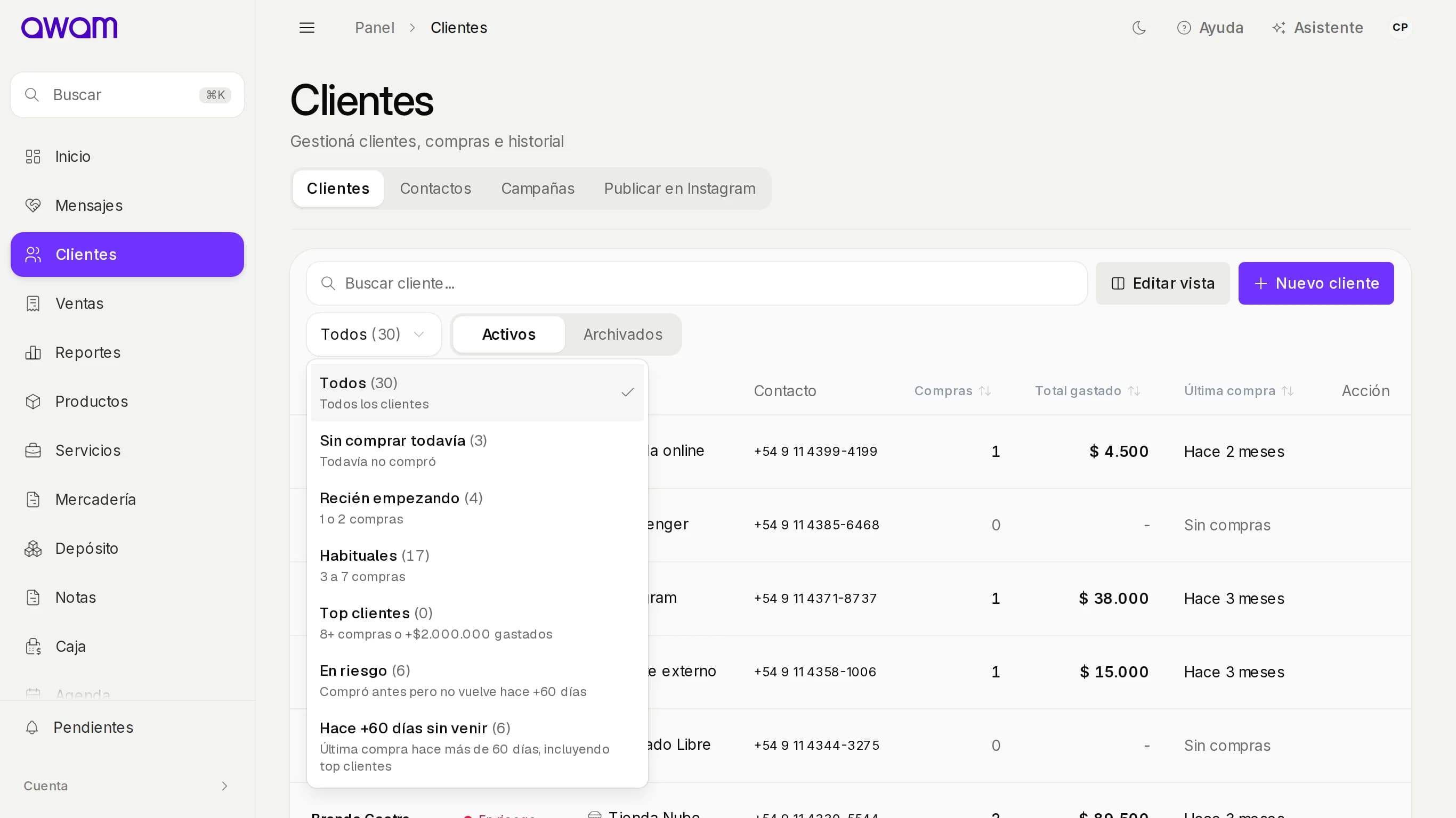 Lista de segmentos abierta con Todos, Habituales, Top clientes, En riesgo y Hace +60 días sin venir