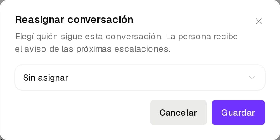 Diálogo Reasignar conversación con Sin asignar y las personas del equipo